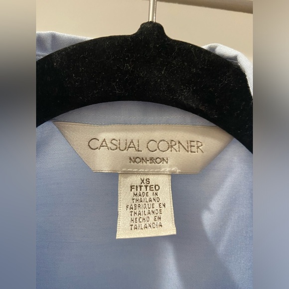 Casual Corner Non Iron sleeve less fitted button down baby blue Women's XS EUC - Picture 4 of 14
